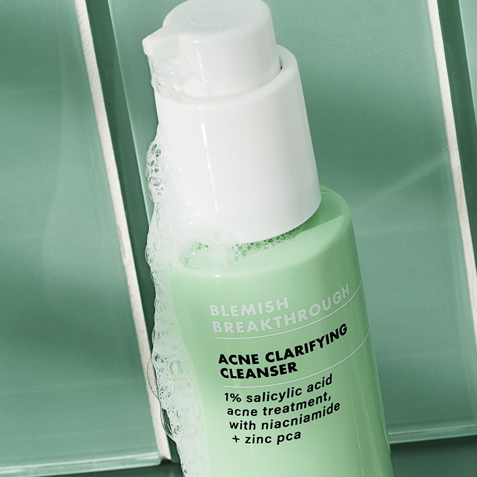 blemish-breakthrough-acne-clarifying-cleanser-p6 02_021622_SL_BT_Cleanser_Back_Lighter_0129_FStack_FINAL_IGF_V2_eb5b7c7b-2de7-4b4a-8d54-43ee3b07523f.jpg