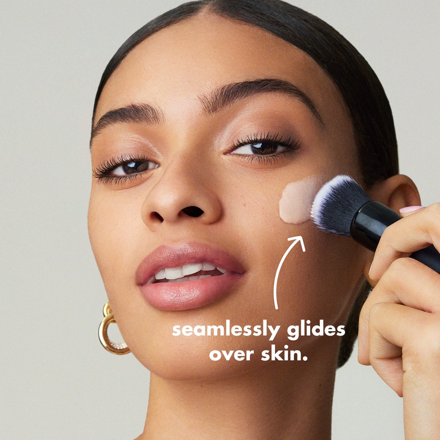 liquid-poreless-putty-primer-b0 0326_EDU_LiquidPorelessPuttyPrimer_Model.jpg