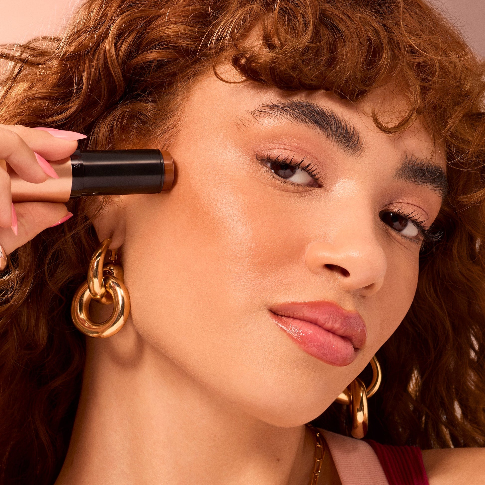 soft-glam-cream-bronzer-y7 102025_Alyssa_SoftGlam_Bronzer-App-2617_w4BQC_IGF_f7596b43-37d2-42a1-ada7-e77863850acf.jpg