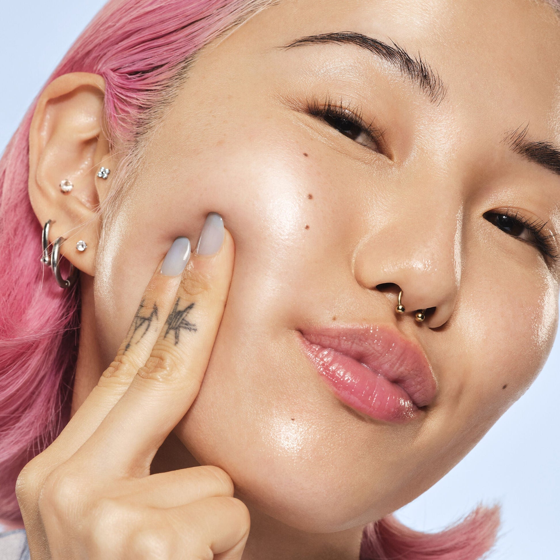 glass-slick-serum-stick-v9 102225_SKIN_Michelle_Editorial_015_w4QC_RGB_IGF_42f2efa3-c76d-440b-9883-58026346f35b.jpg