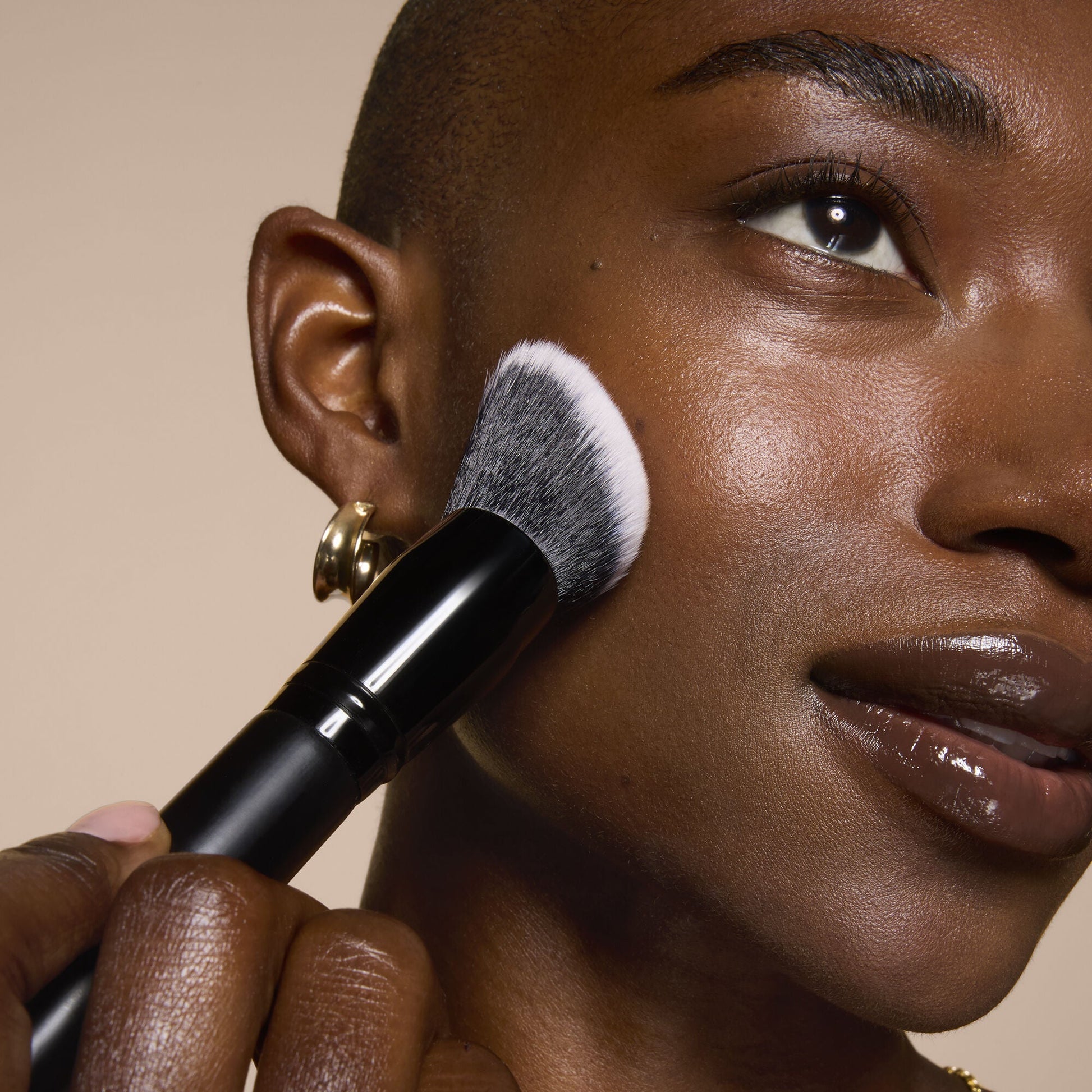smooth-swipe-foundation-brush-f6 81456_MOM_SMOOTH_SWIPE_FOUNDATION_BRUSH_TOOL_SHOT_IYANNA_0169_V4.jpg