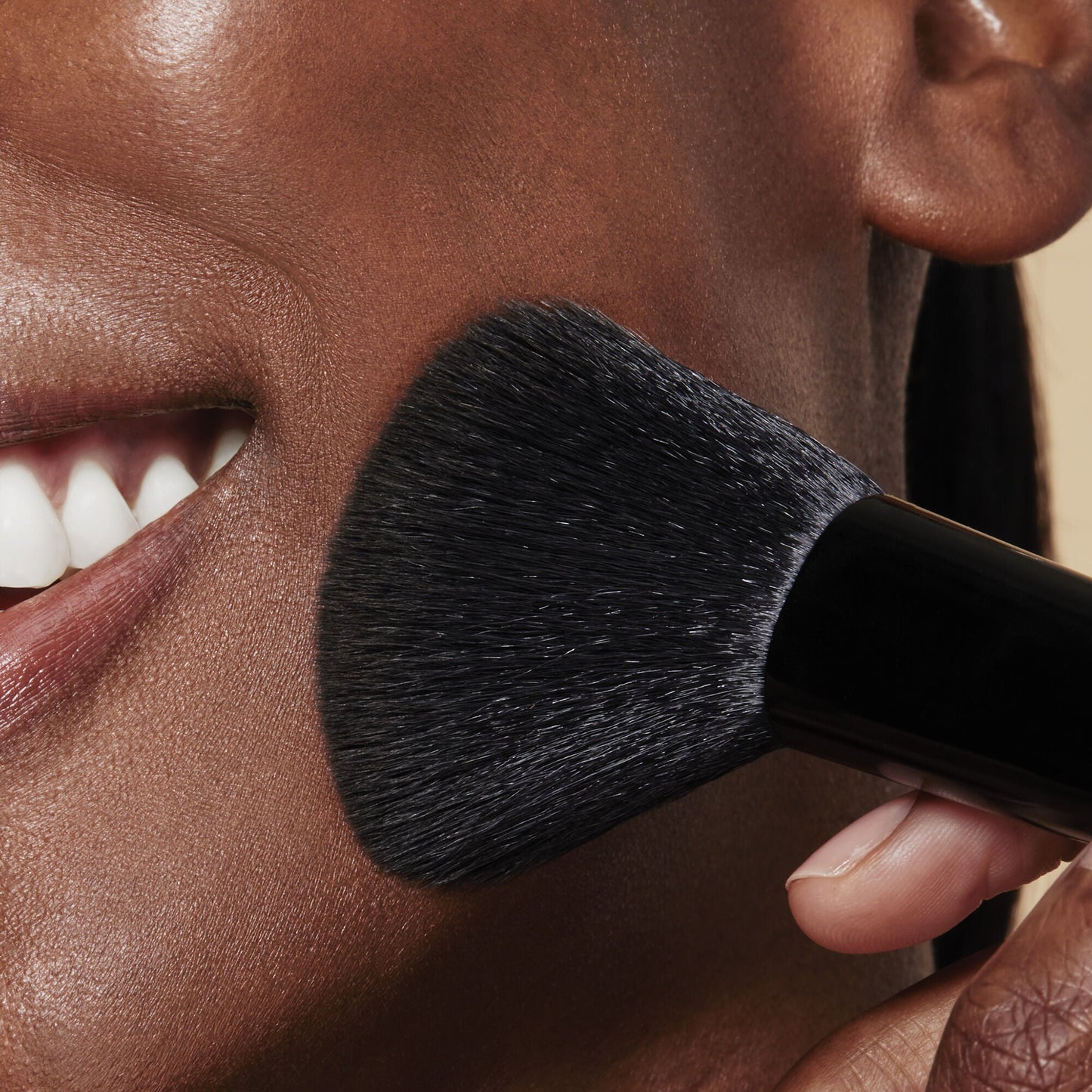 full-face-and-eye-makeup-brush-set-with-travel-case-a4 84674_FULL_FACE_EYE_BRUSH_SET_POWDER_BRUSH_DJ_0118.jpg