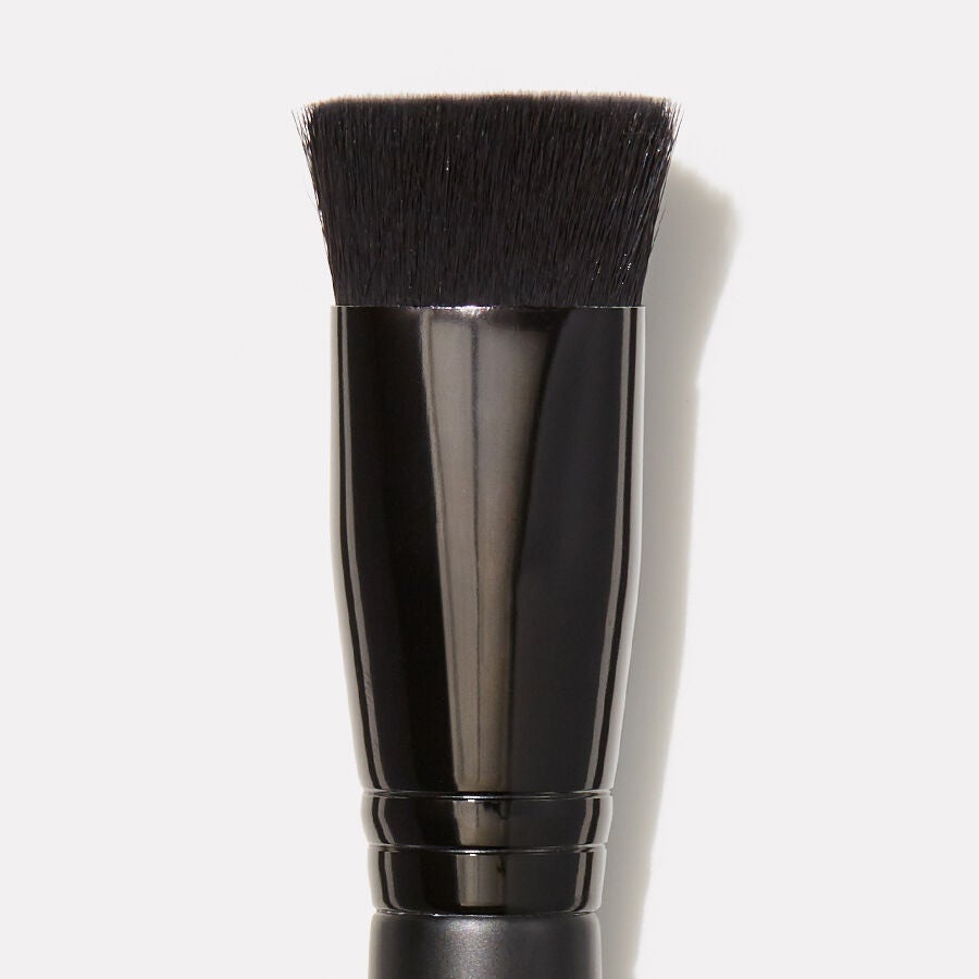 triangular-buffing-foundation-brush-t5 85106_b_TriangularBuffingFoundationBrushwebA.jpg